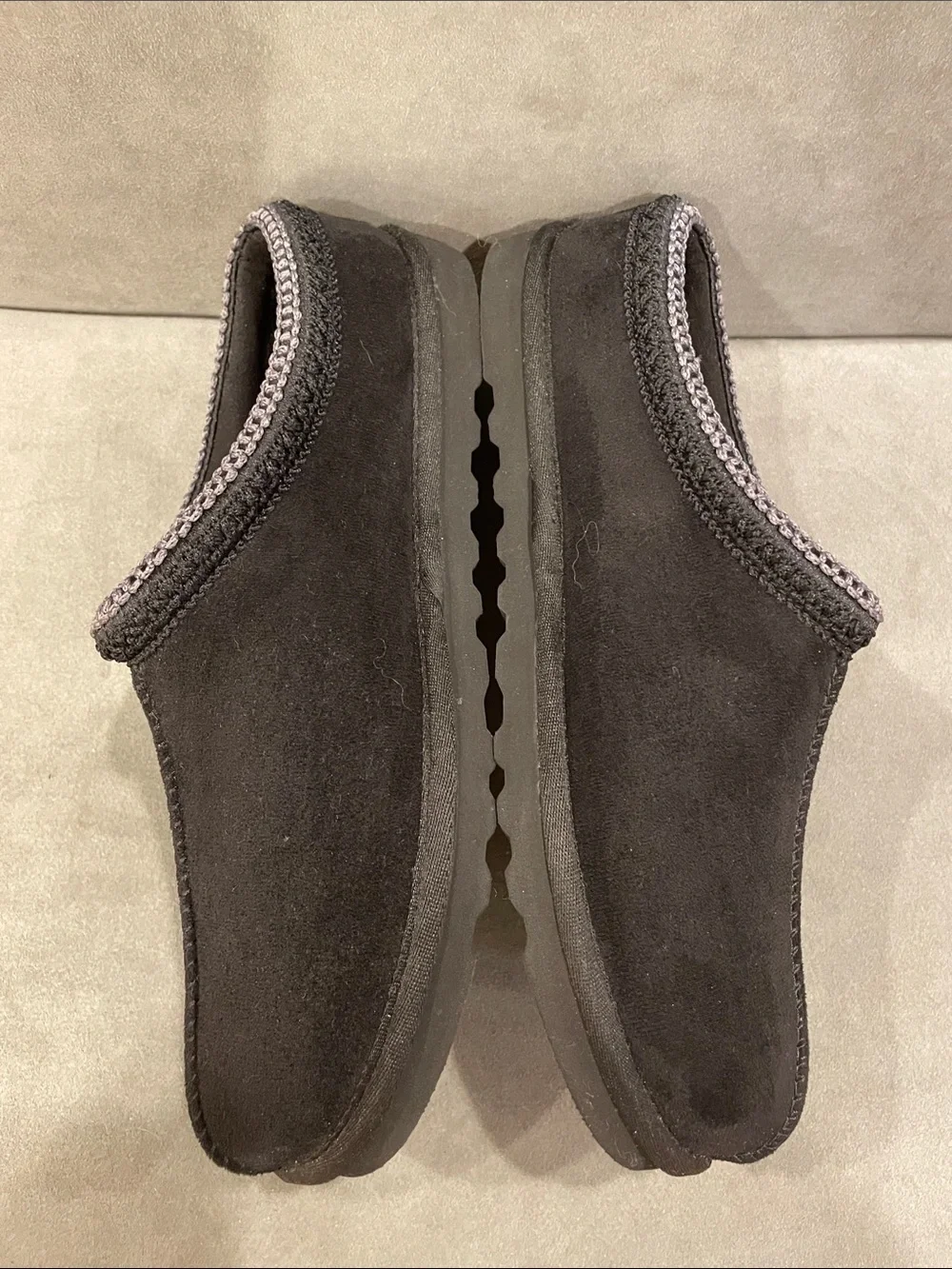 Skechers Black Faux-Suede Mule Slippers Renten Ulrich Mens 9 - Women’s 10.5